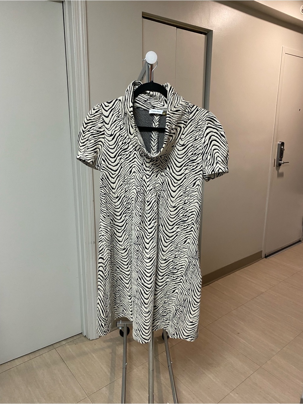 Calvin Klein Black and White Zebra Print Short Sleeve Dress - Picture 6 of 13